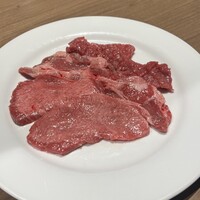焼肉あきら 本郷本店 - コースのタン3種
