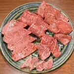 赤坂 らいもん - シンシン炙り・特撰ヒレ・ヒレミミ・ハラミ・サガリ
      