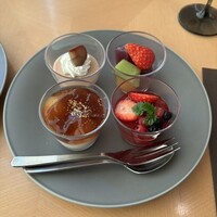 ブッフェアンドカフェ スロープサイドダイナー ザクロ - 