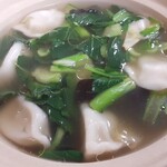 榮濱楼 - 野菜たっぷりなスープ、それはとてもとても優しい味わいで、豆板醤を入れてしまったらすべてがぶち壊しになってしまいます。それは身をもって体験...‥