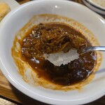 キッチン ブルー グローブ - ご飯の上にもビーフ