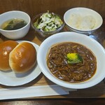 キッチン ブルー グローブ - ハッシュドビーフ　ロールパン添え、