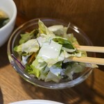 キッチン ブルー グローブ - サラダをいただき