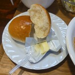 キッチン ブルー グローブ - ２つ目のロールパン