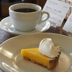 トイロ珈琲店 - ケーキセット（1150円） ・千駄木育ちのレモンのタルト ・エチオピア イルガチェフ