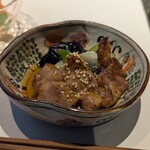 すし うおいち - ランチ寿し懐石：豚肉と野菜の甘ダレがけ(2025年2月)