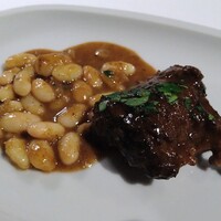Ristorante CROSS 47 - 県産経産牛 肩ロースと白インゲン豆の煮込み  グレモラータのアクセント