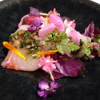 Ristorante CROSS 47 - タマンのカルパッチョ  春菊のチミチュリソース サルディーニャ島のカラスミ