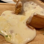 カフェダイニングアンドステーキ ガッテンダー - シカゴピザ。チーズがだらだら