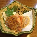 明石旬楽よもぎ - 海老と蓮根の揚げ物