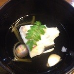 明石旬楽よもぎ - 腕物ははんぺん鯛の身、じゅん菜と鞠生麩