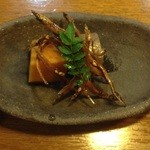 丁寧な下ごしらえの南瓜とこんにゃくにに小魚の炊合せ