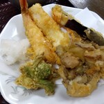 イコイ食堂 - 天ぷらが本格的