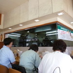 永福町 大勝軒 - '14/06/30 入口席から見た店内‥厨房には草村店主が！