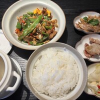湘南飯店 - 湘南一碗香「豚バラ肉と唐辛子と目玉焼きの唐辛子炒め」2,000円
