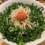 仙台中華蕎麦 仁屋 - 仁屋式ニラ玉ガーリック油そば