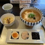 麺屋 八っすんば - 