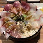 海鮮丼てんや 箱崎ふ頭店 - 醤油だれと胡麻だれをかけ回しました