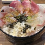 海鮮丼てんや - 大盛りご飯はたれが染みてこんな感じ