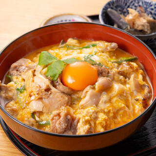 名古屋コーチンを使用した幸せの親子丼！