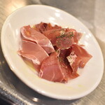 Standing Wine Bar Q - 原木生ハム（９００円）２０２５年２月
