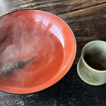 きのこの里 鈴加園 - 岩魚の骨酒　サービスの熊の手スープ