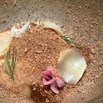 VERT - 『甘味⑧』
      ・アマゾンカカオをすりかけて
      ・ディル　　スミレ
      ・土器で炊いた月光百合根
      ・月光のクリーム
      ・発酵させた林檎のエキスと3年熟成カカオパルプの軽いムース
      ・下には、カカオハスクのジュレ