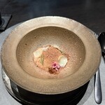 VERT - 『甘味⑧』
      ・アマゾンカカオをすりかけて
      ・ディル　　スミレ
      ・土器で炊いた月光百合根
      ・月光のクリーム
      ・発酵させた林檎のエキスと3年熟成カカオパルプの軽いムース
      ・下には、カカオハスクのジュレ