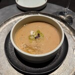 VERT - 『甘味⑦』
      ・白菜の糠漬け
      ・平飼い有精卵をつかったフラン
      　中には、熟成栗がごろごろ
      　出汁は、白菜と栗の皮
      　餡掛けは、6年熟成のデザートワインと蜜柑皮と生姜からつくって