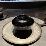 VERT - 『甘味⑤』（椀物なのでペアリングはなし）
      お椀仕立て
      　花紫蘇　　干し柿　三宝柑？の砂じょう
      　炭火焼きにした三宝柑の葛餅
      　東坂茶園様の越冬焙じ茶を煮出して