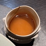 VERT - 『甘味④』
      ・宮古島の無花果のシンプルなフリット
      ・ソースは凝ったものを（詳細は本文）
      
      『お茶④』
      マルヒ製茶様の香駿和紅茶
      （2023/01仕入れなので二年熟成）