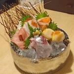 すし酒場 握わい - お任せで刺し盛り2人前お願いしたら、こんな感じになった罠。1