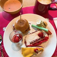 フォルク キッチン オールデイダイニング  - 色目を考えて綺麗に上品に盛り付けてみました