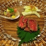 私厨房 勇 - 三種の前菜・セロリの甘津漬け、一口夏野菜、短角和牛の中華風たたき