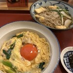萬庵 - 親子丼とせいろ蕎麦（温選択）
880円
