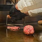 PERFECT BEER LABO - パティをスマッシュ