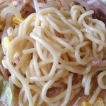 喜八 - みそラーメン麺拡大