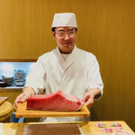 鮨 千陽 - 今回お世話になった22歳(当時)のエース＆本日のマグロ紹介です✨