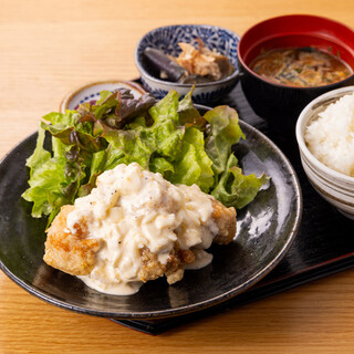 こだわりの鶏料理のランチ定食！