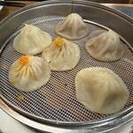 中華料理 春菜 - 小籠包盛合せ　蟹味噌　鮑　フォアグラ