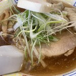 いせのじょう - しょうゆラーメン750円、水餃子400円トッピング