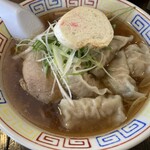 いせのじょう - しょうゆラーメン750円、水餃子400円トッピング
