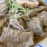 いせのじょう - しょうゆラーメン750円、水餃子400円トッピング