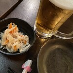 ごえん - お通し¥350、切り干し大根。生ビール¥5