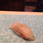 神楽坂 鮨 りん - ヒラメの昆布締め