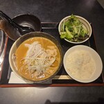 焼肉 GYUJIN - ランチメニューのカレーうどん。