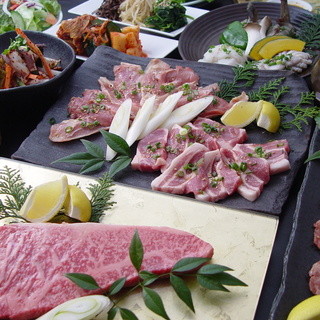 信州プレミアム牛・信州福味鶏の旨みをじっくり味わえます