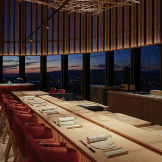 37階からの絶景がおもてなし。個室のプライベートダイニング有