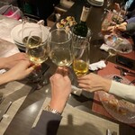 キャトルラパン - 遅れて合流の3人合わせて6人で乾杯〜