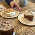 286542332 - キャロットケーキ　タルトタタン　アイスアメリカーノ